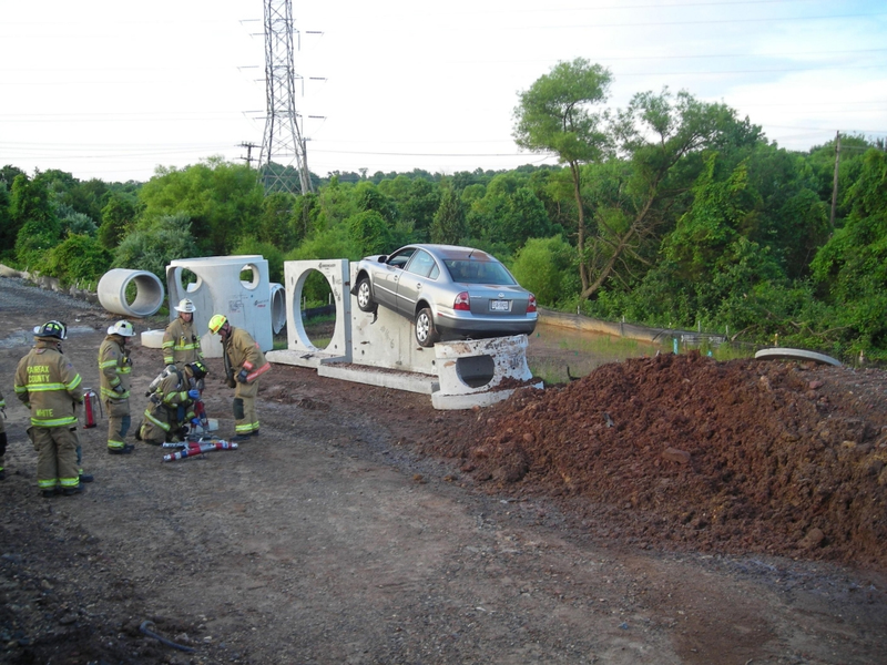 Illustration for article titled VW Passat Lands In Precarious Position After Failed Ken Block Impersonation